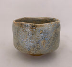 Chawan-Schale in Blaugrau und hellem Ocker von Philippe Dubuc, eine andere Seite.