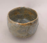 Chawan-Schale in Blaugrau und hellem Ocker von Philippe Dubuc, Ansicht von Innerem und Rand.