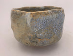 Chawan-Schale in Blaugrau und hellem Ocker von Philippe Dubuc, eine andere Seite.