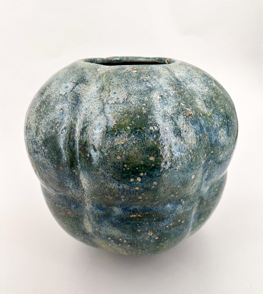 Organische Vase in Grün und Blaugrau von Philippe Dubuc, Gesamtansicht.