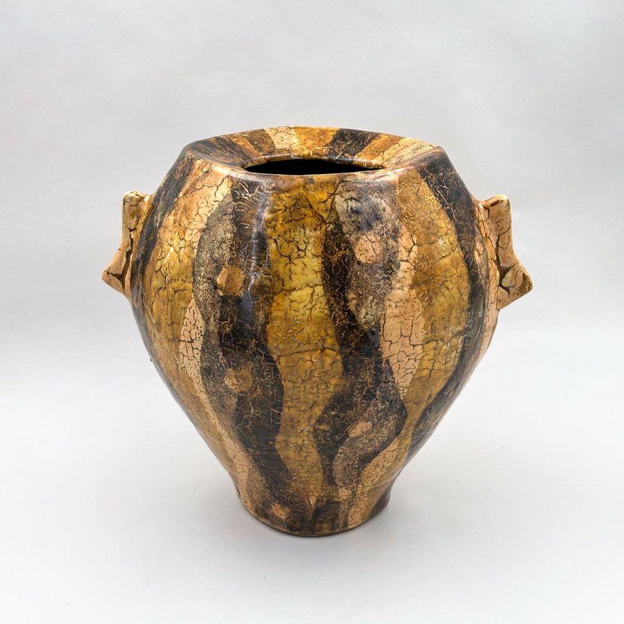Gesichtsvase in Ocker und Dunkelbraun von Philippe Dubuc, Gesamtansicht.
