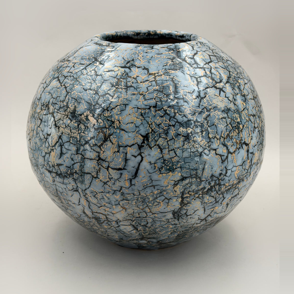 Vase — Blaugrau mit dunklem Liniennetz — Gesamtansicht, 1.