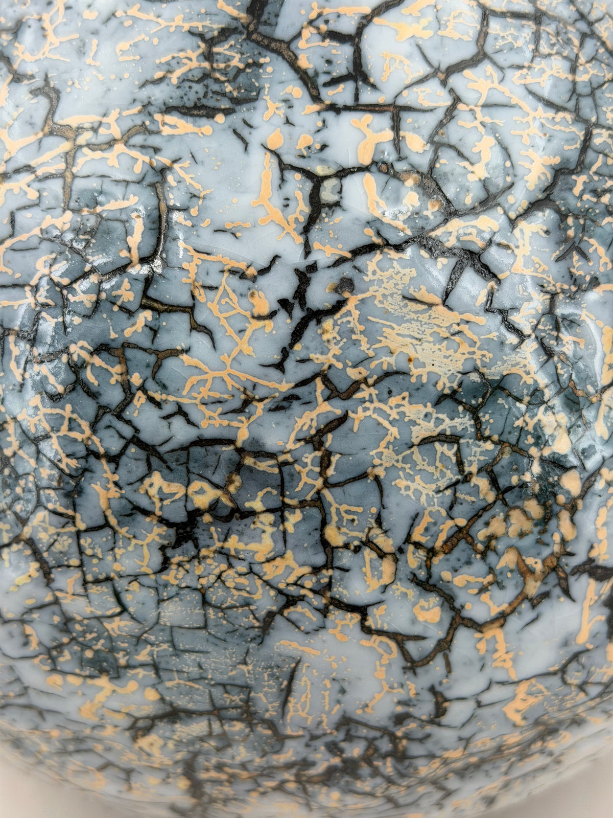 Vase — blue-grey with a dark network — Detail of the glaze, 6.