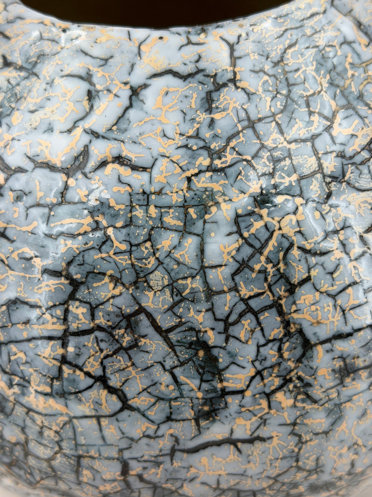 Vase — blue-grey with a dark network — Detail of the glaze, 8.