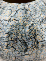 Vase — Blaugrau mit dunklem Liniennetz — Detail der Glasur, 8.