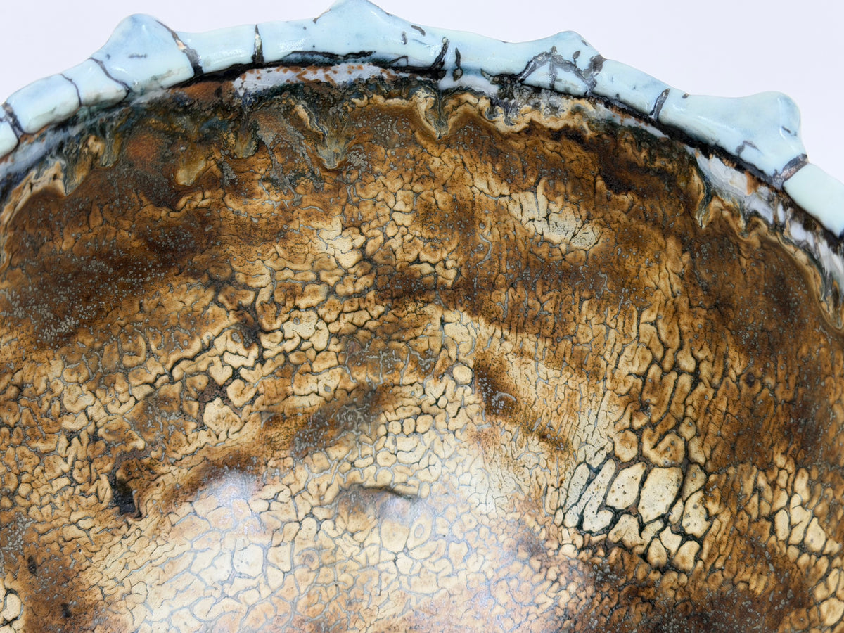 Gerippte Schale — Blaugrau mit schwarzem Netz — Detail der Glasur, 7.
