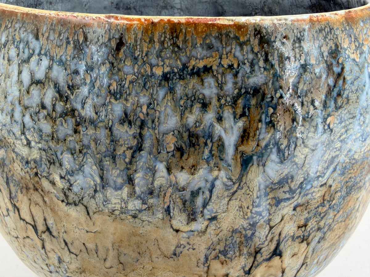 Schale — Creme, Blau und braune Spuren — Detail der Glasur, 4.
