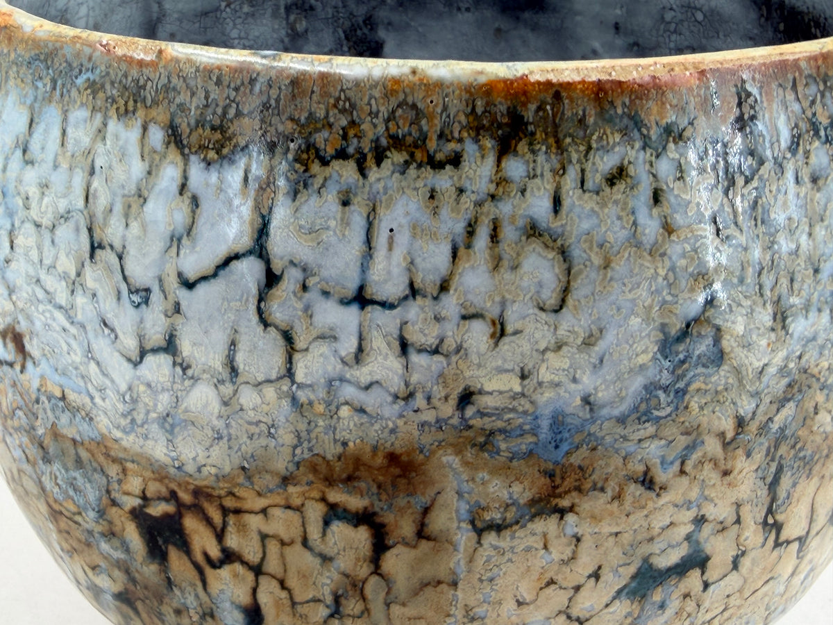 Schale — Creme, Blau und braune Spuren — Detail der Glasur, 5.