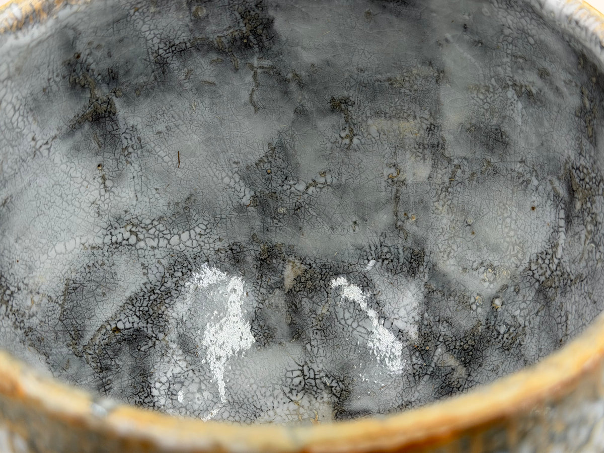 Schale — Creme, Blau und braune Spuren — Detail der Glasur, 7.