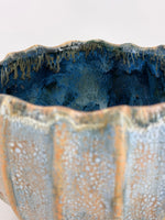 Coupe côtelée — bleu pâle et intérieur bleu — Détail de l’émail, 5.