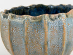 Coupe côtelée — bleu pâle et intérieur bleu — Détail de l’émail, 6.