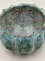 Geribde schaal — blauwgroen — Detail van het glazuur, 5.