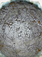 Geribde schaal — blauwgroen — Detail van het glazuur, 9.