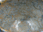 Schale — Blau, Creme und dunkle Linien — Detail der Glasur, 6.
