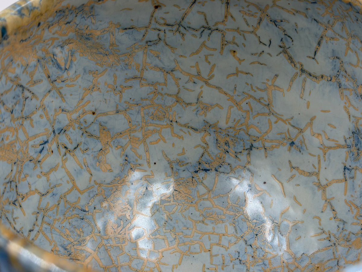 Schale — Blau, Creme und dunkle Linien — Detail der Glasur, 6.