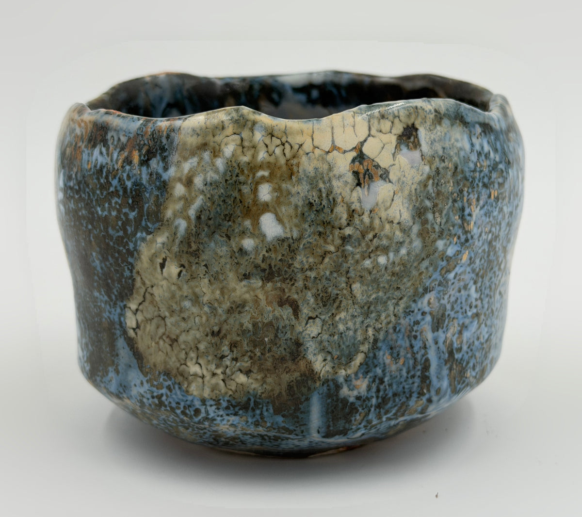Chawan crema e blu con bordo ondulato — Veduta completa, 1.