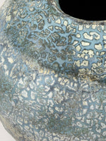 Vaas — diepblauw en crèmekleurige vlakken — Detail van het glazuur, 8.