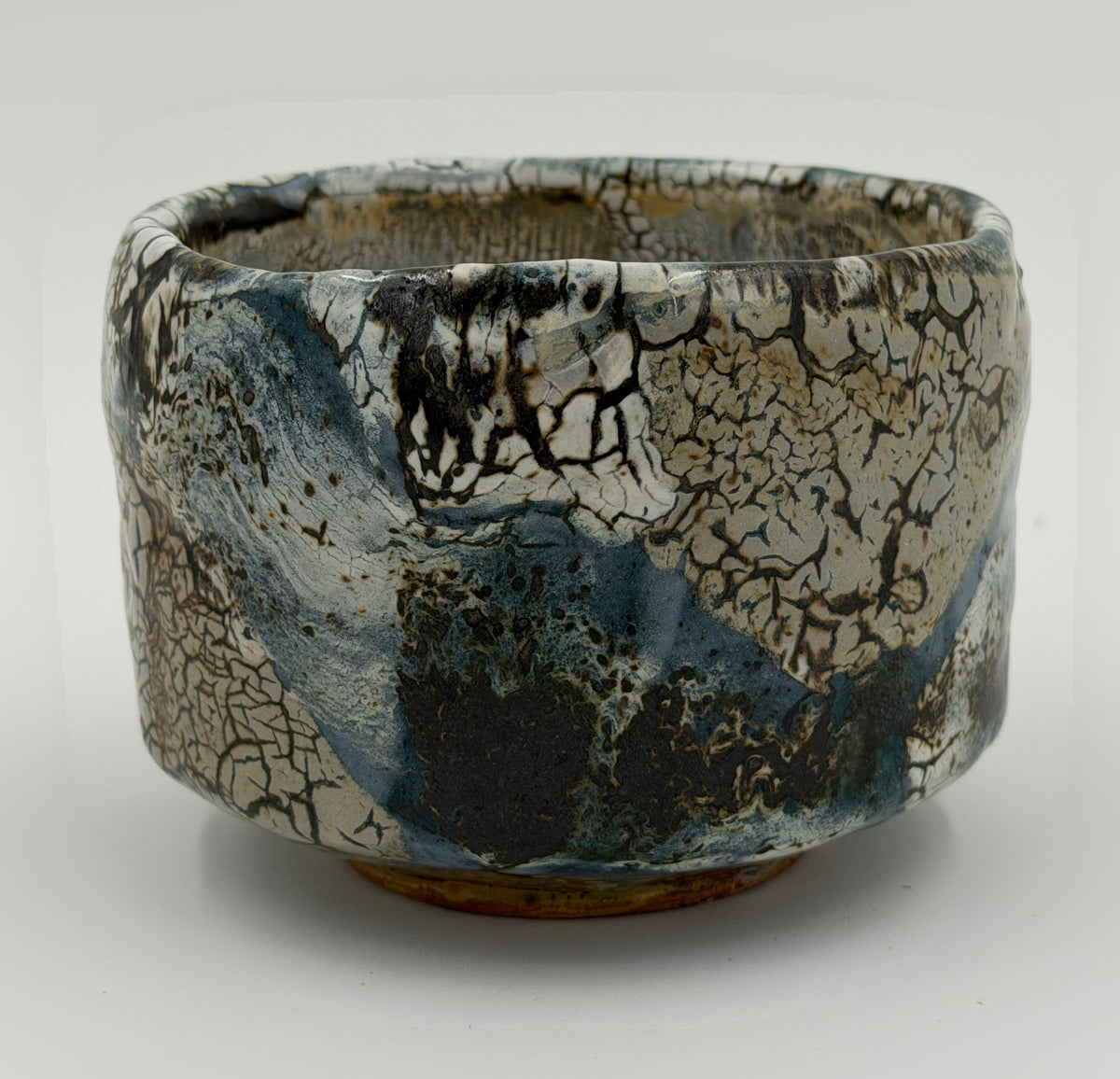Chawan blu scuro con zone crema — Veduta completa, 1.