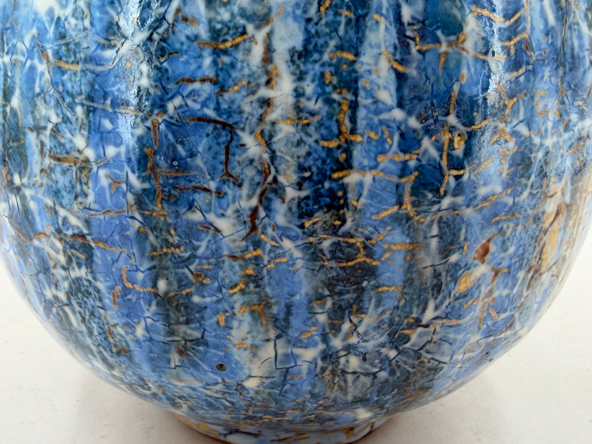 Cuenco — azul profundo y trama ocre — Detalle del esmalte, 5.