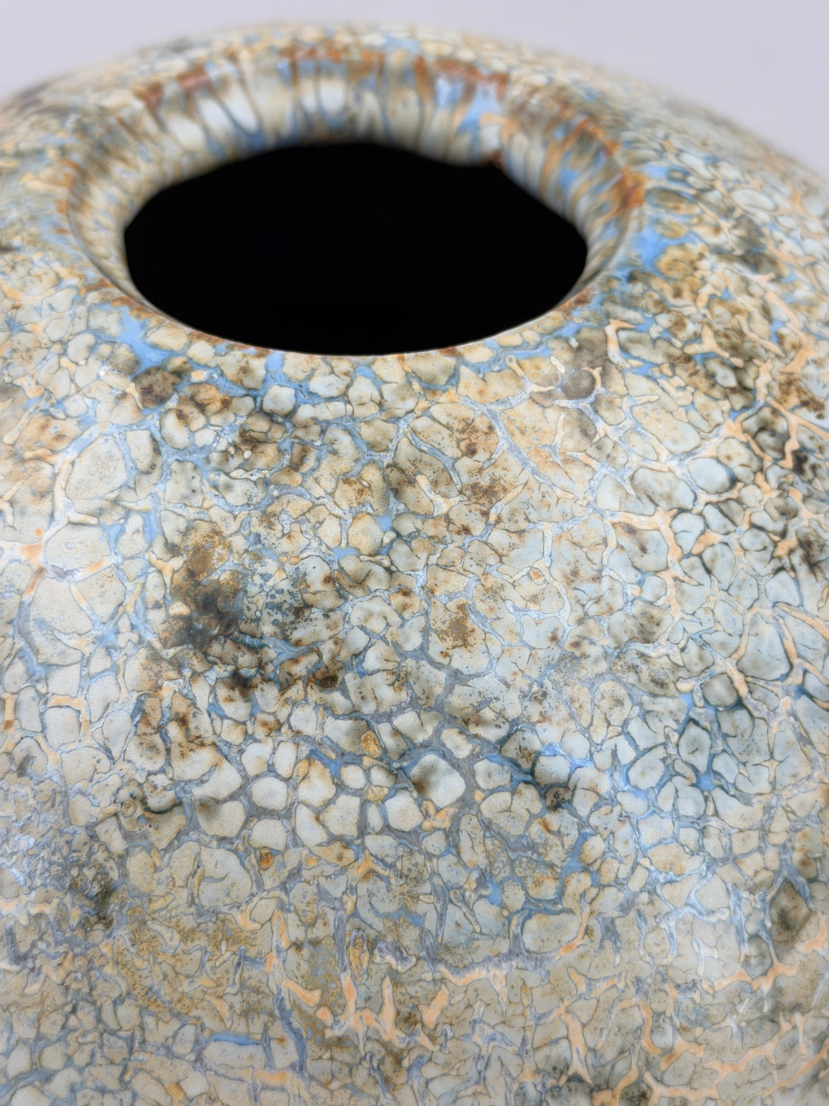 Vase — cream, grey and ochre — Detail of the glaze, 5.