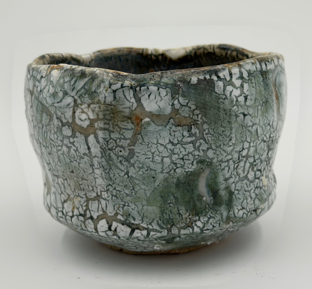 Chawan verde grigio con reticolo nero — Veduta completa, 1.