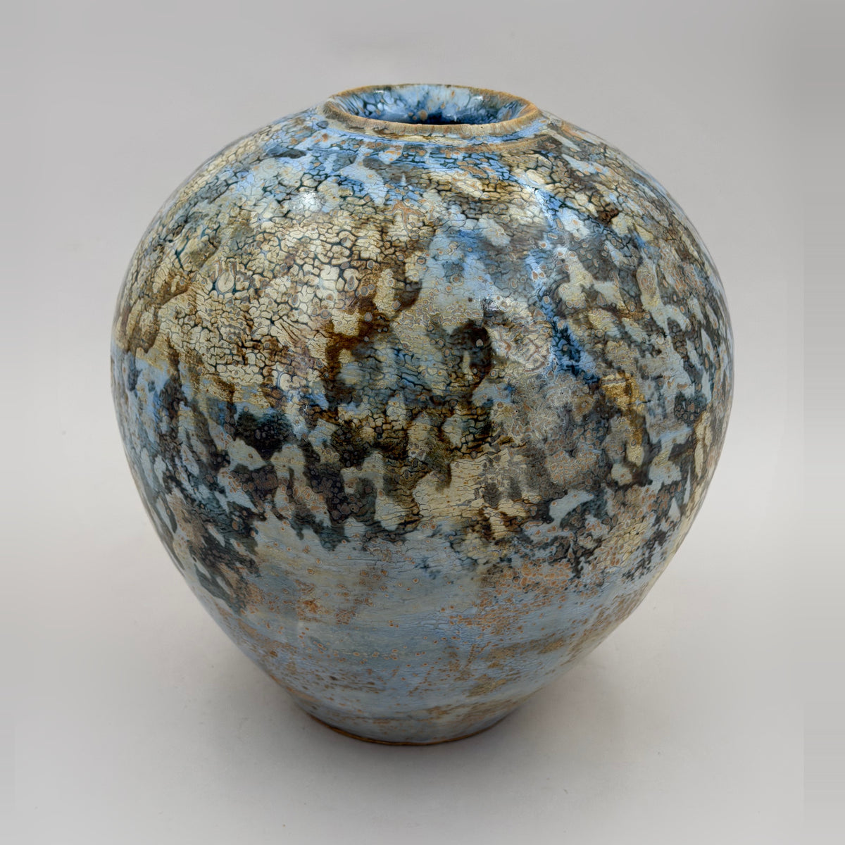 Vaas — blauw, crème en bruine accenten — Volledige aanblik, 1.