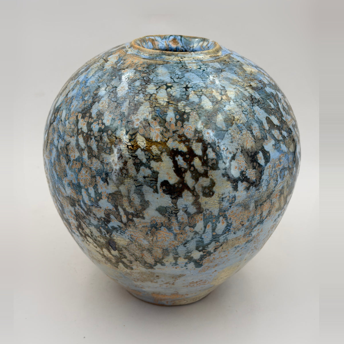 Vase — bleu, crème et accents bruns — Vue entière, 4.