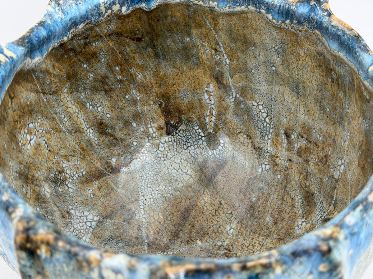 Gerippte Schale — Blau mit cremefarbenen Akzenten — Detail der Glasur, 10.