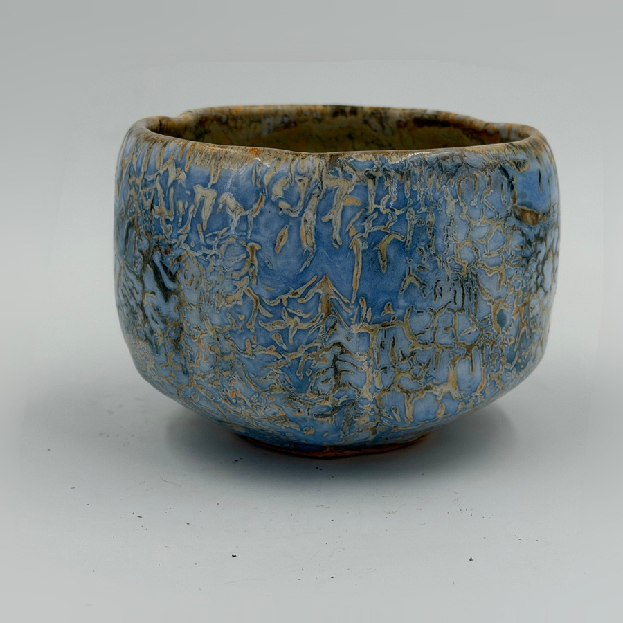 Blue chawan with an ochre network — Full view, 1.